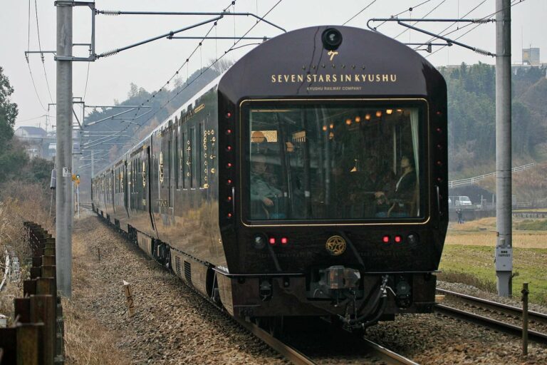 Bagian belakang KA Nanatsuboshi | Foto: Tsubame