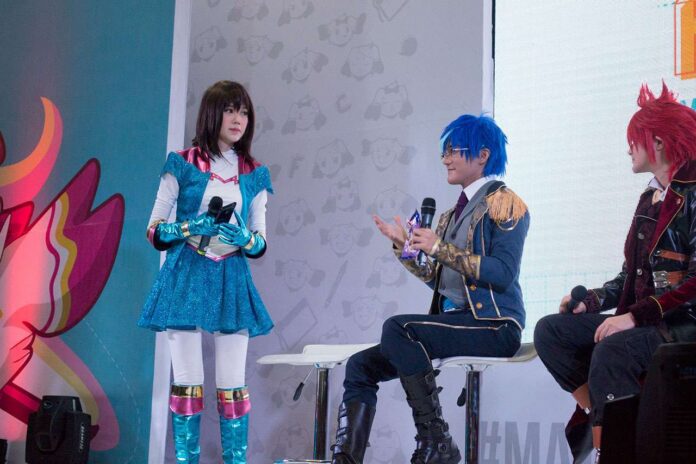 kaori-cosplay-fans-panggung-2