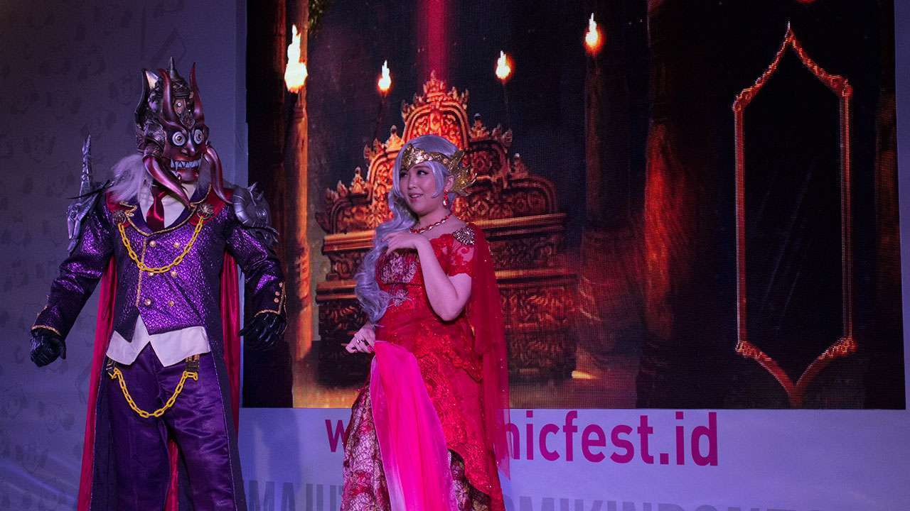 Rahvan (Erlan Arisandi) dan Mandodari (Pinky Lu Xun) membuka jalannya kabaret.