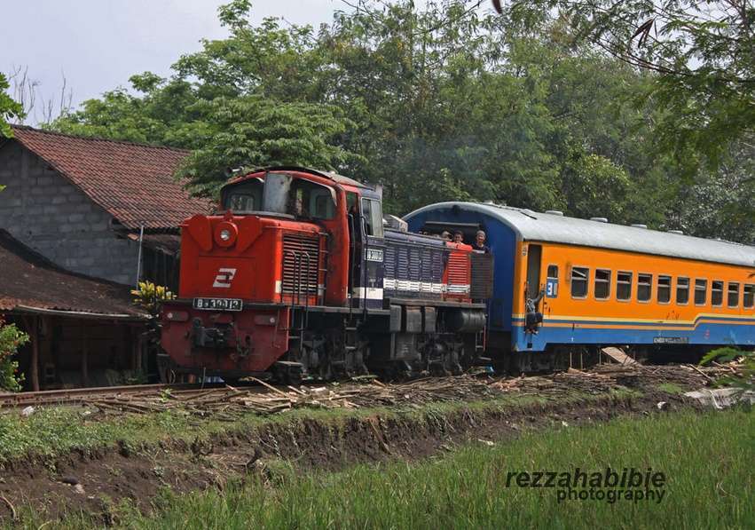 BB 300 13 ketika berdinas Feeder Wonogiri | Source : (http://picssr.com/photos/bieb/page36)