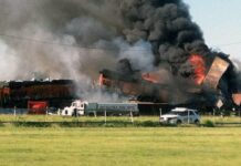 Dua KA Angkutan Barang BNSF Bertabrakan Di Texas KA Angkutan Barang BNSF Bertabrakan Dan Terbakar