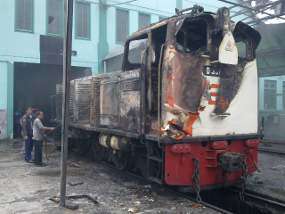 Lokomotif D301 25 setelah terbakar