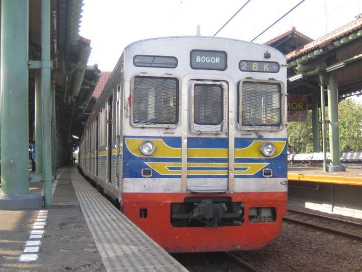 298024_267968119888287_494106_n