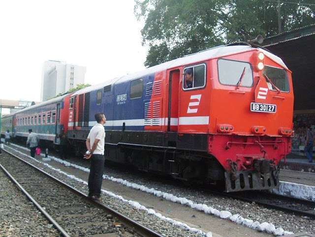 BB 301 27 berdinas kereta api ekonomi | Source : M.Luthfi Tjahjadi