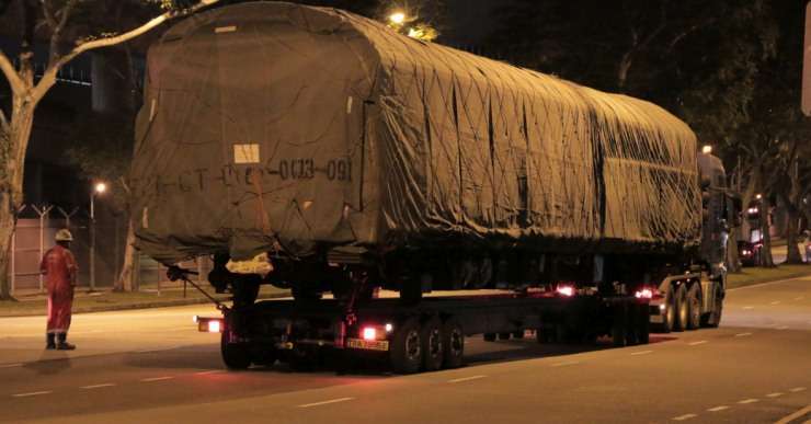 Salah satu unit kereta yang akan dibawa ke Pelabuhan Jurong untuk diperbaiki kembali di Tiongkok.
