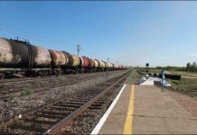 Asik “Hohohihe” di Pinggir Rel, Cewek Ini Ditabrak Trans Siberia Ditabrak Trans Siberia