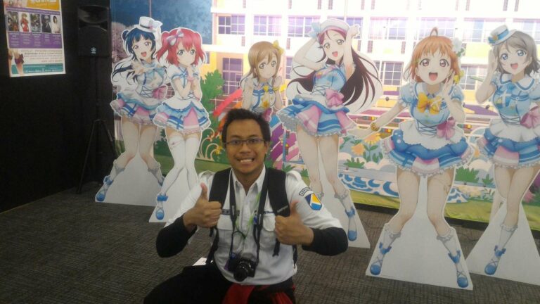 Foto bersama anggota Aqours
