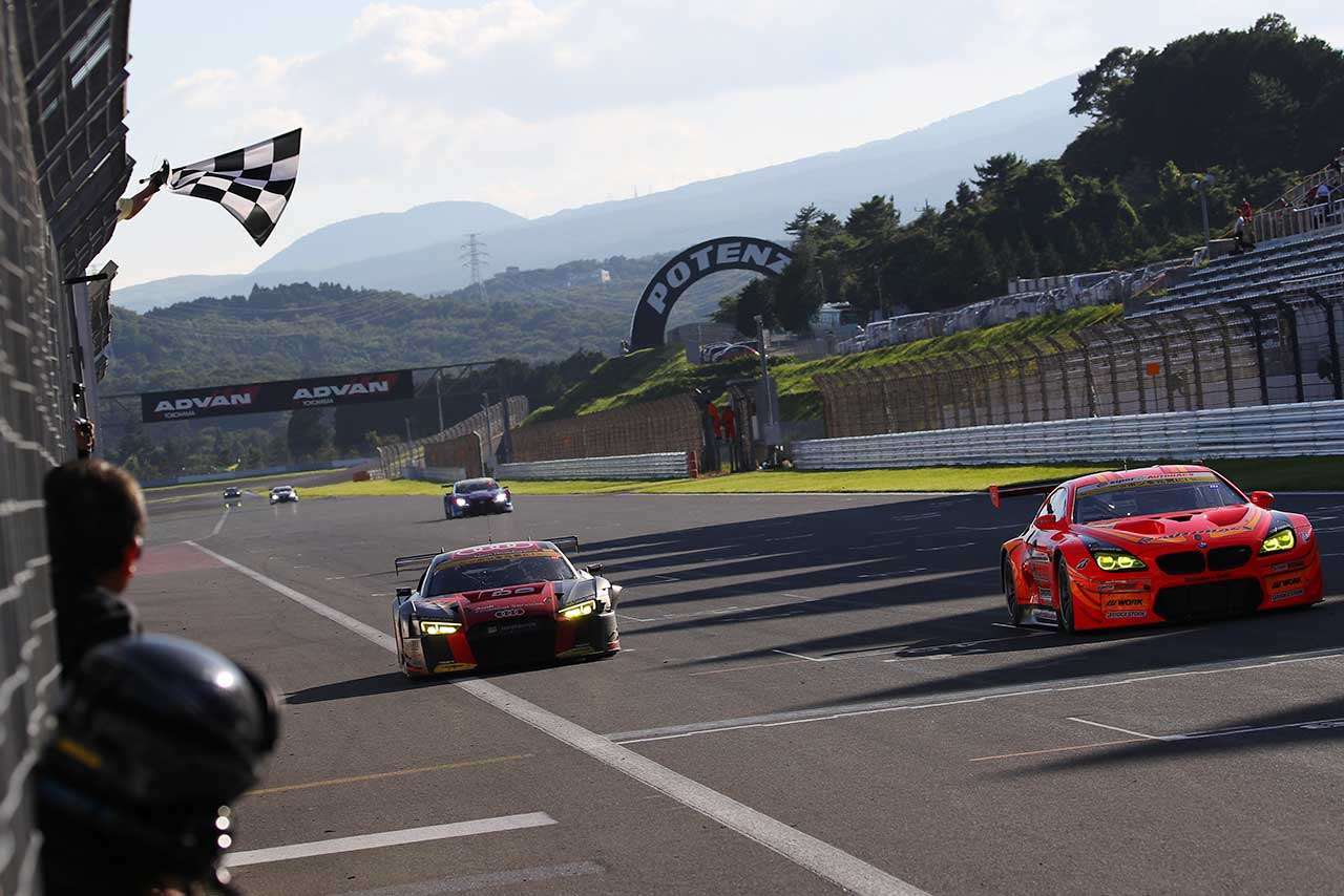 Adu sprint antara ARTA BMW dan Hitotsuyama Audi (sumber: Takashi Ogasawara/as-web.jp)