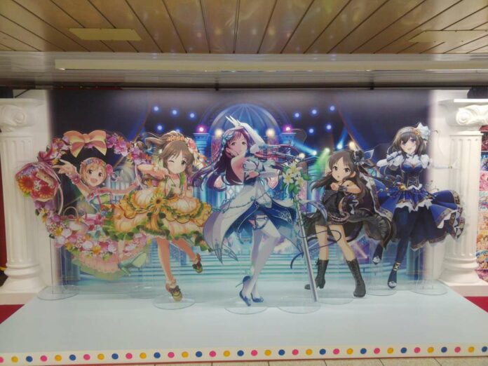 krl-commuter-stasiun-shinjuku-deresute-1th-anniversary