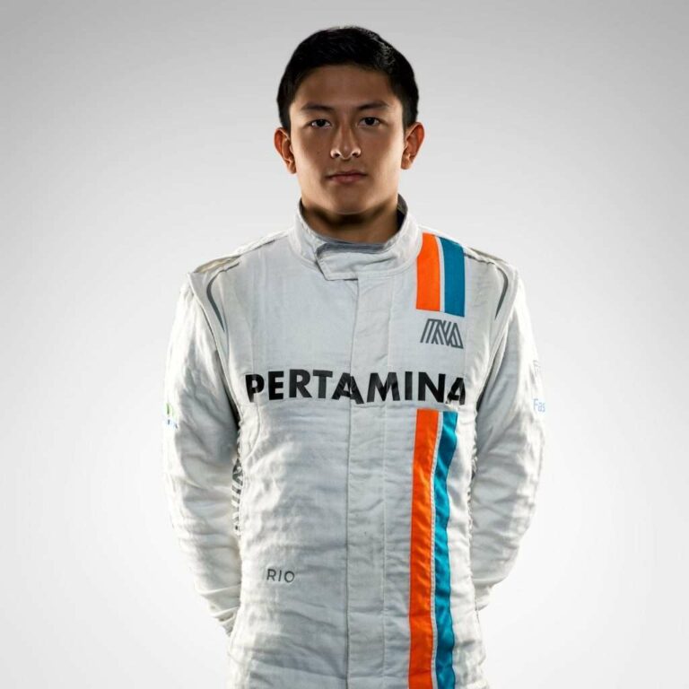 Rio Haryanto, pembalap Indonesia pertama yang sempat ikut serta di ajang balap Formula 1 (sumber gambar: formula1.com)