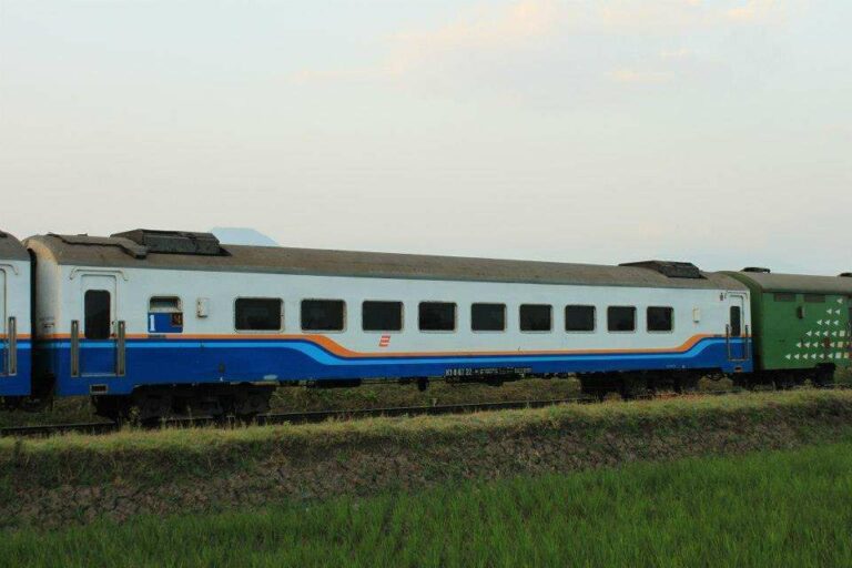 Ilustrasi Kereta yang akan dikirim ke Myanmar | Foto: Andreva Rahmawan H