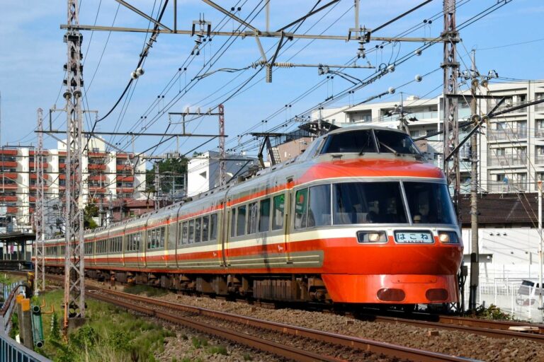 Odakyu seri 7000 yang akan digantikan oleh seri 70000 | Sumber: http://macforest.typepad.jp/