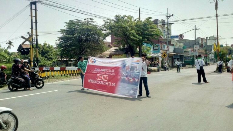 Sosialisasi Keselamatan di Perlintasan KA