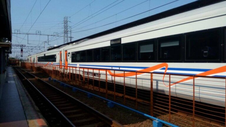 Rangkaian kereta ekonomi terbaru | Foto: Farouq Adhari