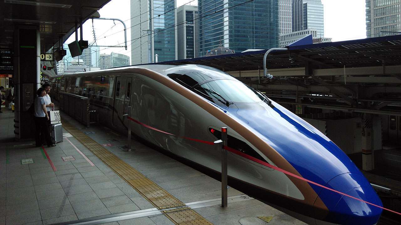 kaori-shinkansen-tokyo-e7 Infrastruktur