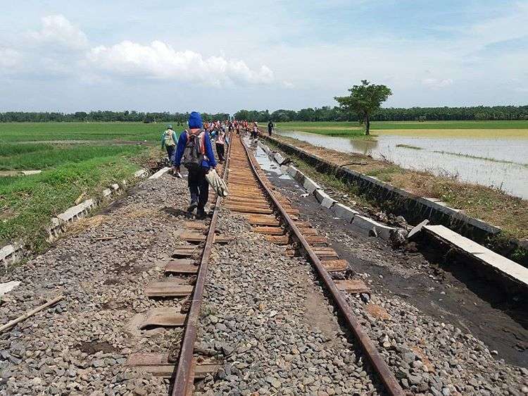 Jalur KA Menuju Wonogiri Terkikis Banjir