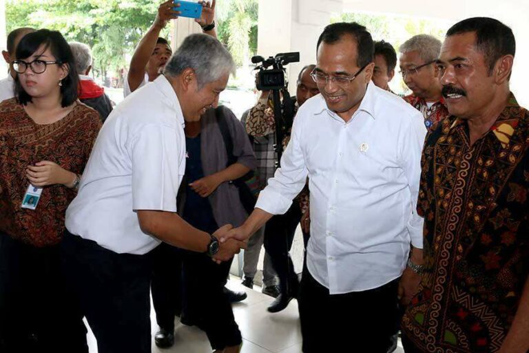 Menhub Budi mengatakan akan mengatifkan kembali jalur KA Yogyakarta - Magelang