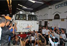 KAI Resmikan Perjalanan Perdana KA Ranggajati Pemotongan untaian bunga saat peresmian KA Ranggajati dari Cirebon. | Foto: Rio Prabowo