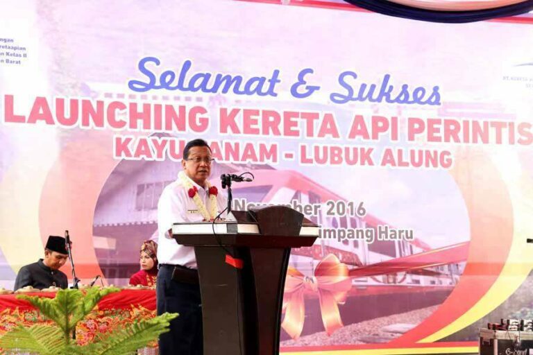 Edi Sukmoro saat menyampaikan sambutannya | Sumber: Kereta Api Kita