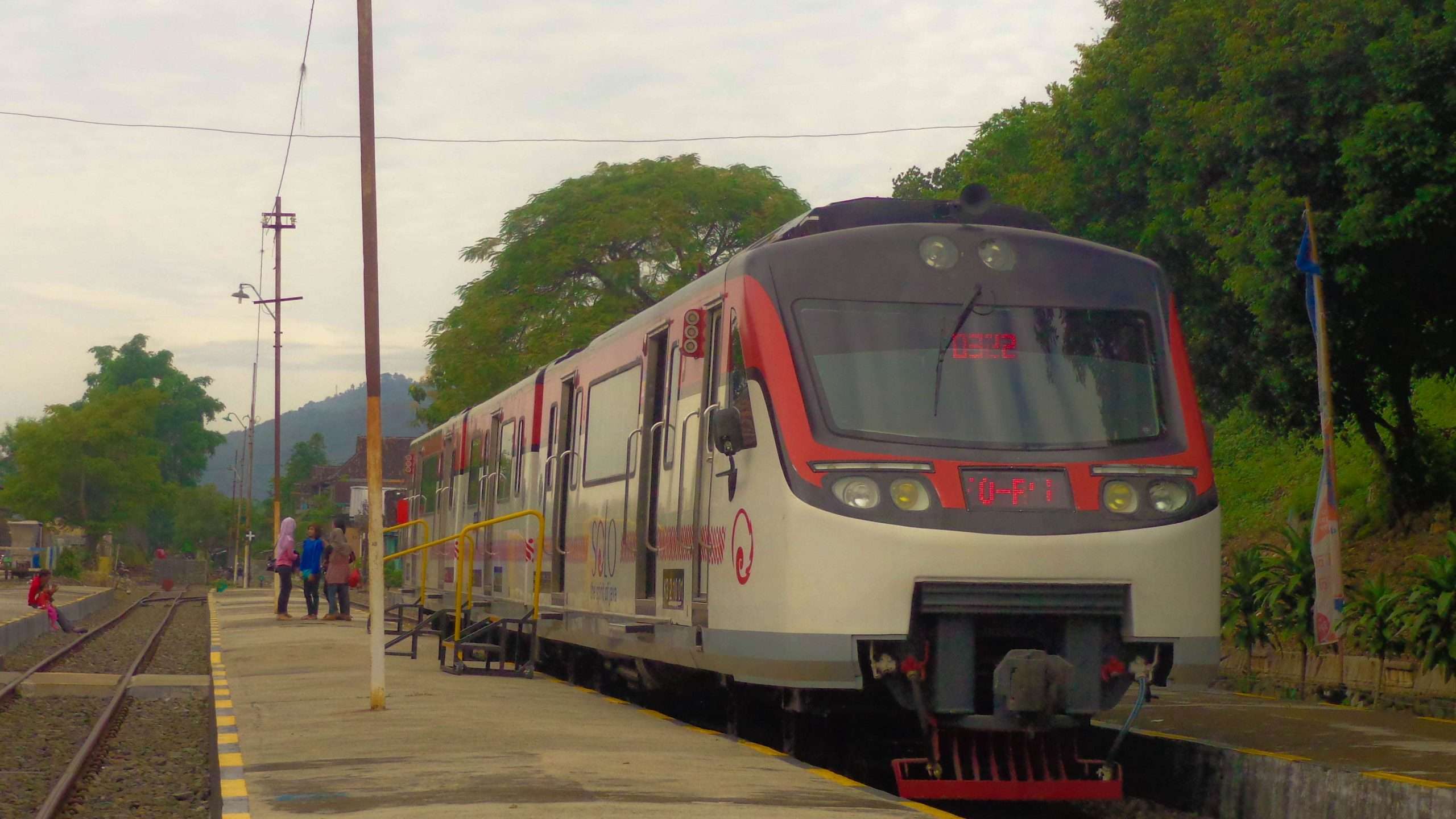 dsc02348-2 Jalur KA Menuju Wonogiri Terkikis Banjir