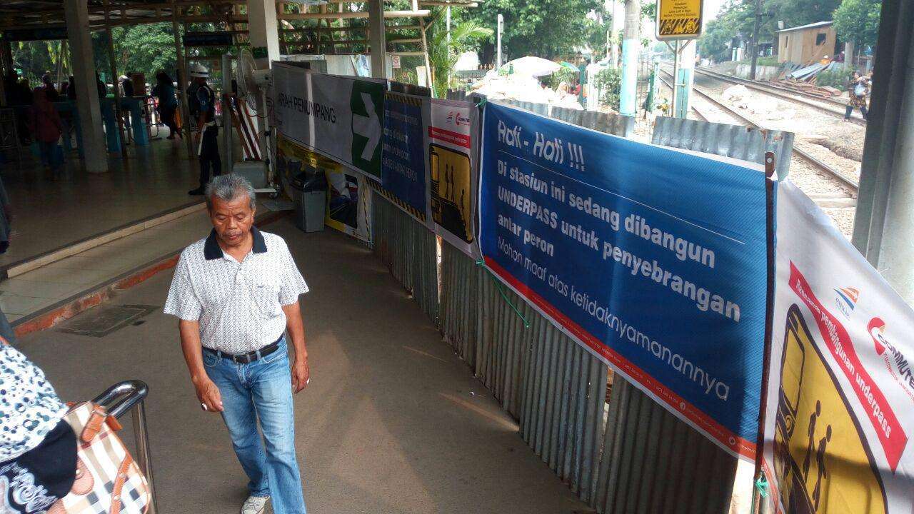 kaori-crossing-underpass-tebet-03