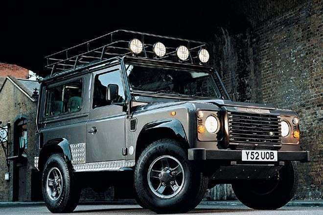 Land Rover Defender Tomb Raider (sumber: fourwheelers.com)
