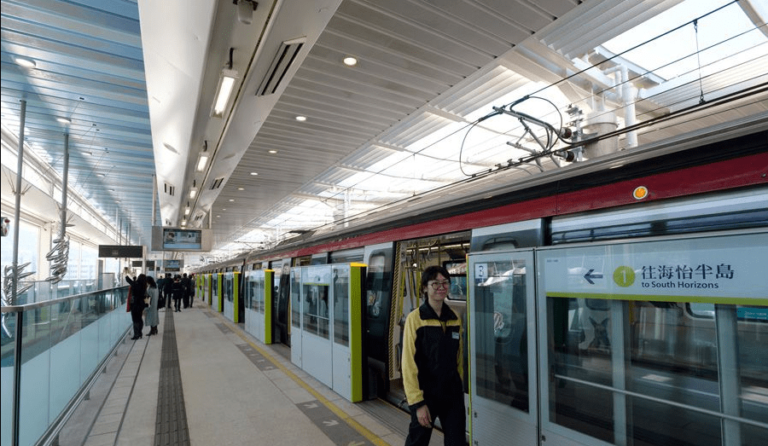 Salah satu peron stasiun di Jalur South Island. | sumber: Guancha.cn