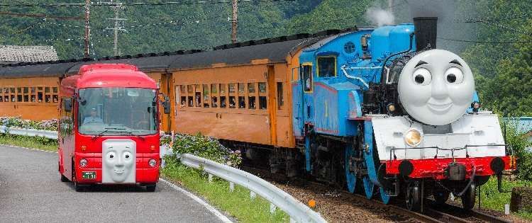Lokomotif Uap "Thomas" dan Bus "Bertie" | Sumber: Oigawa Railway