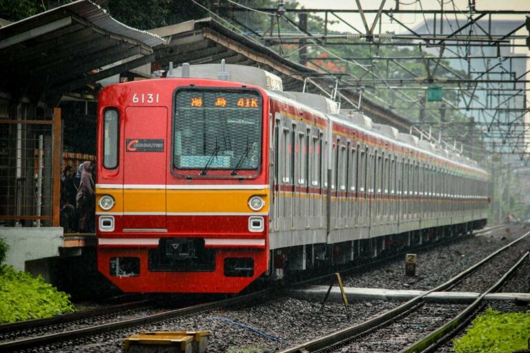 KLB uji coba dinamis melintas langsung Stasiun Duren Kalibata menuju Bogor | Foto: Farouq Adhari