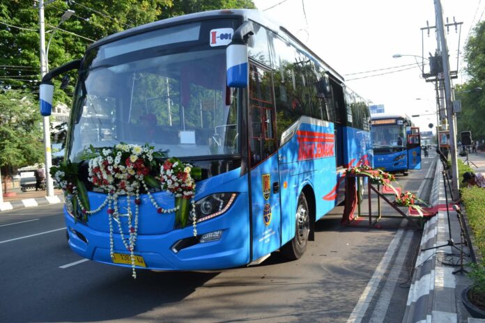 brt-trans-semarang-bus-baru-koridor-1-laksana-discovery
