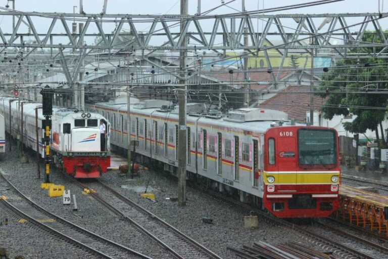 momen bersejarah layanan krl commuter line diuji coba sampai stasiun rangkasbitung - 1 HD Gallery | Kaori Nusantara 2025