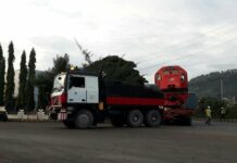 KAI Kirim Lokomotif CC201 ke Medan dan Padang Lokomotif CC201 yang dibawa oleh truk cometto (Baradipat / Daffa Kurniawan Arief)