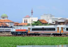 KAI Uji Coba Kereta Ekonomi Terbaru Buatan INKA Uji Coba kereta kelas ekonomi terbaru milik KAI | Foto: Dzulfiqar AF