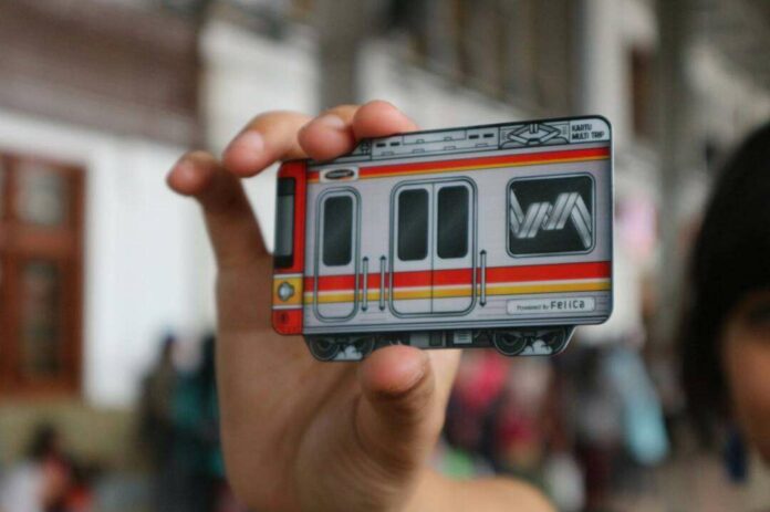 Varian terbaru Kartu Multi Trip dengan bentuk KRL | Sumber Foto: @transportforjakarta (Instagram)