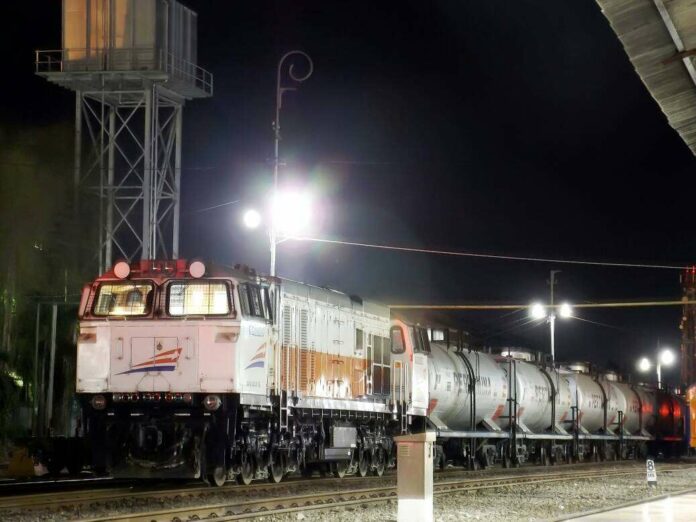 Ilustrasi KA Angkutan BBM