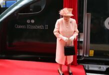 Ratu Elizabeth II Cicipi Kereta Baru Buatan Hitachi