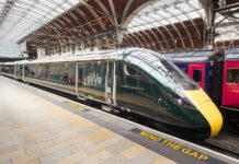 Ratu Elizabeth II Cicipi Kereta Baru Buatan Hitachi Rangkaian Class 800 buatan Hitachi