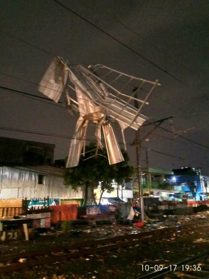 "benda asing" yang "mendarat" di LAA