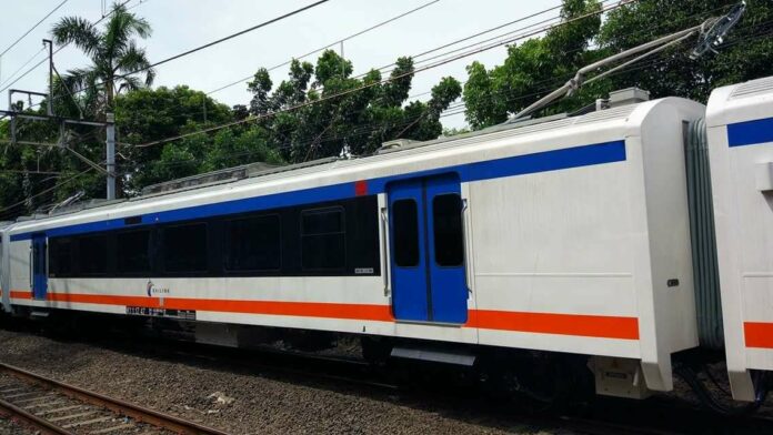 KRL Bandara Soekarno-Hatta Patah Pantograf