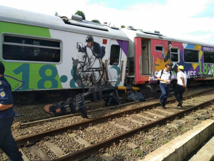 anjlokan ka parahyangan Anjlok Di Emplasemen Stasiun Bandung