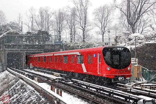 180326_metro2000_04 Seri 2000