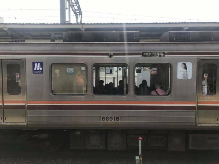 Kereta Osaka Metro dengan logo barunya di hari perdananya| Foto: Raka Galih (Kucing Putih)