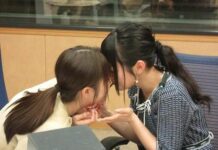 Yui Ogura dan Rina Hidaka Makan Pocky Bareng