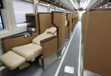 KAI Luncurkan KA Penumpang Kelas Luxury Interior KA penumpang kelas luxury.