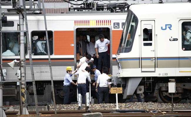 japan-osaka-earthquake-reuters_625x300_1529294656022 reuters Gempa Guncang Kansai, Layanan Shinkansen Tokaido Lumpuh