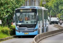 ke ennichisai dengan kendaraan umum