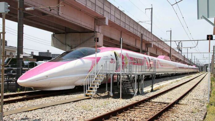 http_cdn.cnn.comcnnnextdamassets180627122510-hello-kitty-shinkansen-img--nxpowerlite