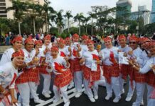 Resmi! Rekor Dunia Diraih Poco-poco Nusantara yang Didukung Le Minerale