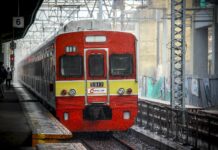 KRL seri 5000 rangkaian 5817F (KAORI Nusantara/Farouq Adhari)