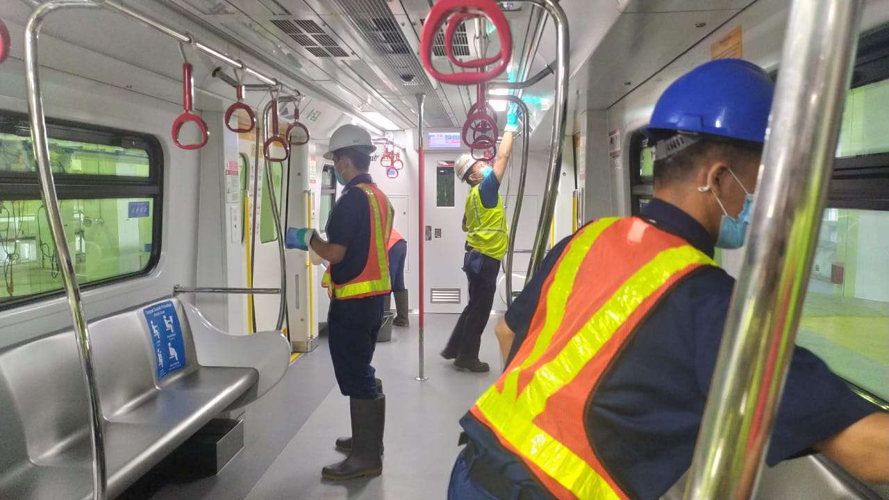 deep cleaning LRT Jakarta